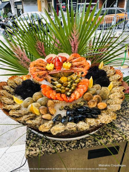 Plateaux de fruits de mer et Crustacés, sur Marseille : Coquillages Claude pour des plateaux de coquillages à emporter, livré a domicile ou dégustation de plateaux de coquillages sur place midi et soir