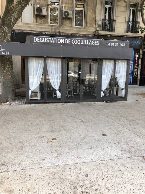 Bar à huitres sur Marseille, dégustation sur place de coquillages et fruits de mer, huitres Gillardeau, huitres Vertes de claire, huitres de Camargues, huitres de Bouzigues